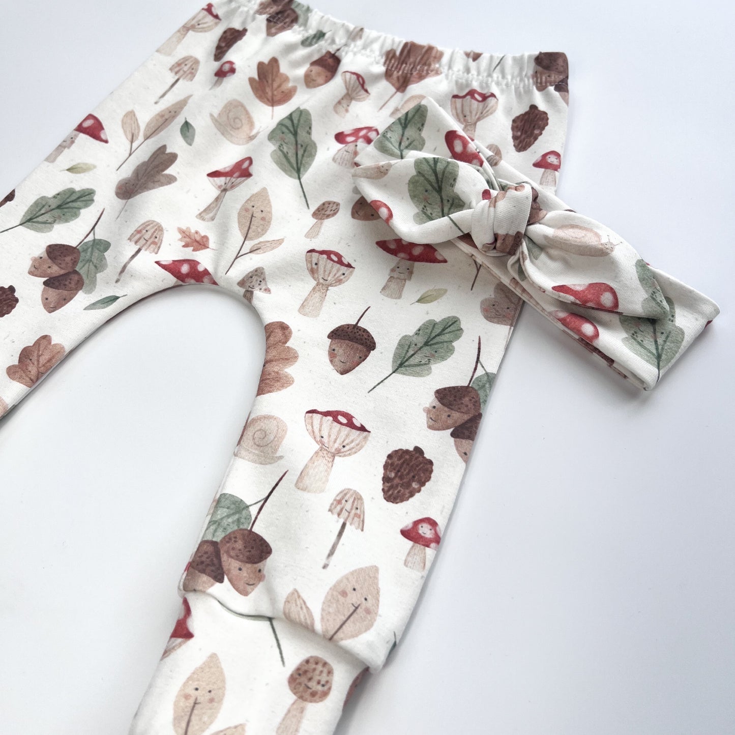 (WHITE) MAGICAL FOREST LEGGINGS